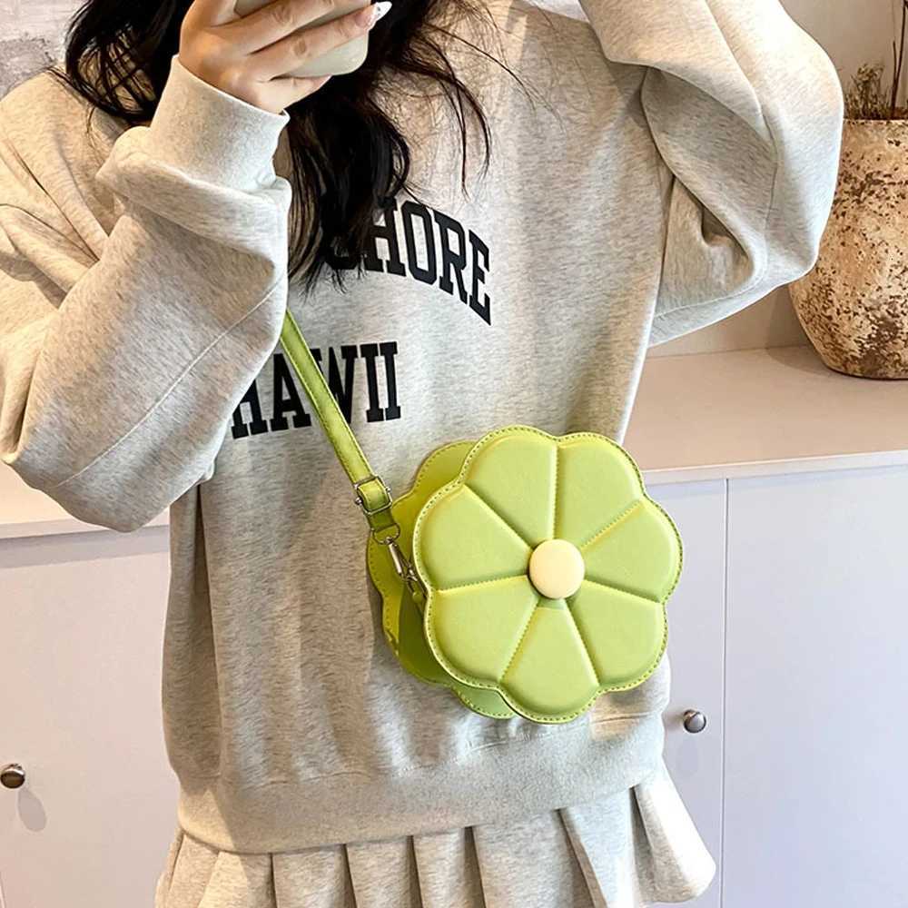 Fresh and Sweet Bag Womens New Flower Small Round Bag Popular Cute Trendy Single Shoulder Crossbody Bag Z251018