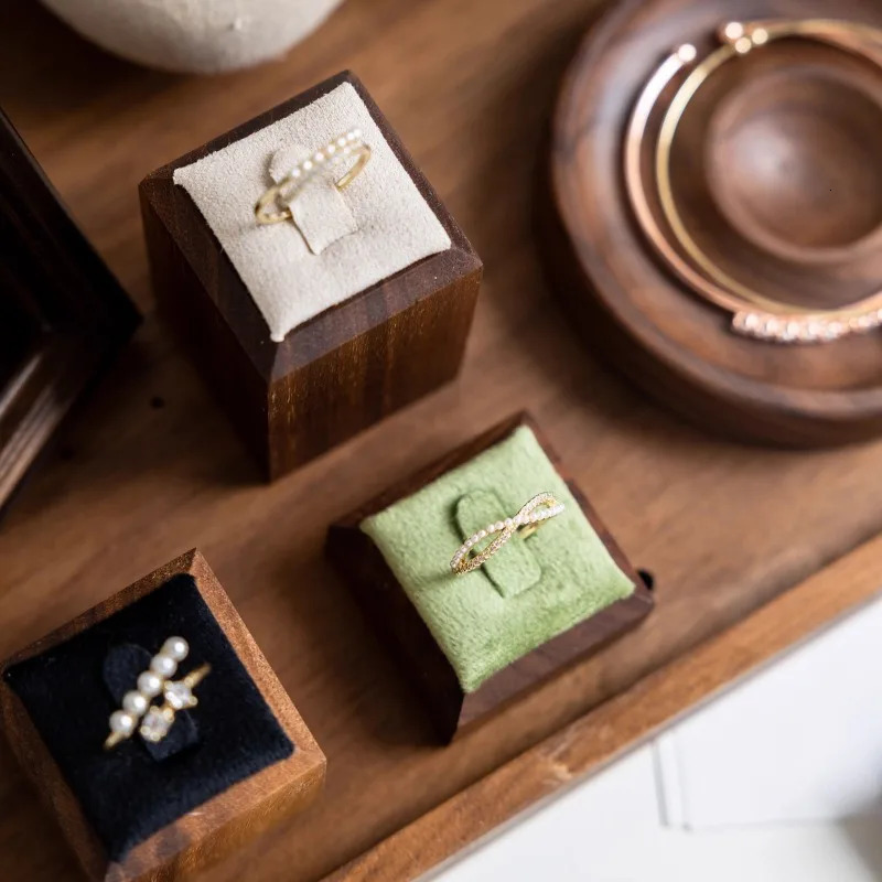 Solid Wood Jewelry Displays Stand Jeweler Necklace Showcase Rack Mini Rings Earrings Show Holder Live Pictures Display Props 251016