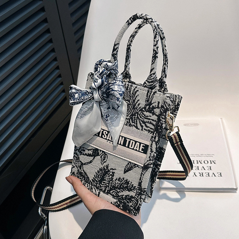 hot Free shipping designer bags for womens Shoulder Handbag fashion trend single shoulder diagonal cross small square bag