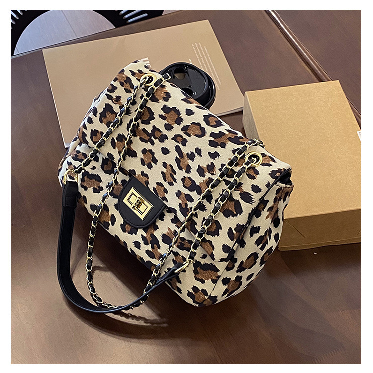 Luxury Brand Designer Bag Fashion Trend Women's Single Shoulder Bag 2024 Winter New Commuter Crossbody Bag Casual Versatile Chain Bag For Women