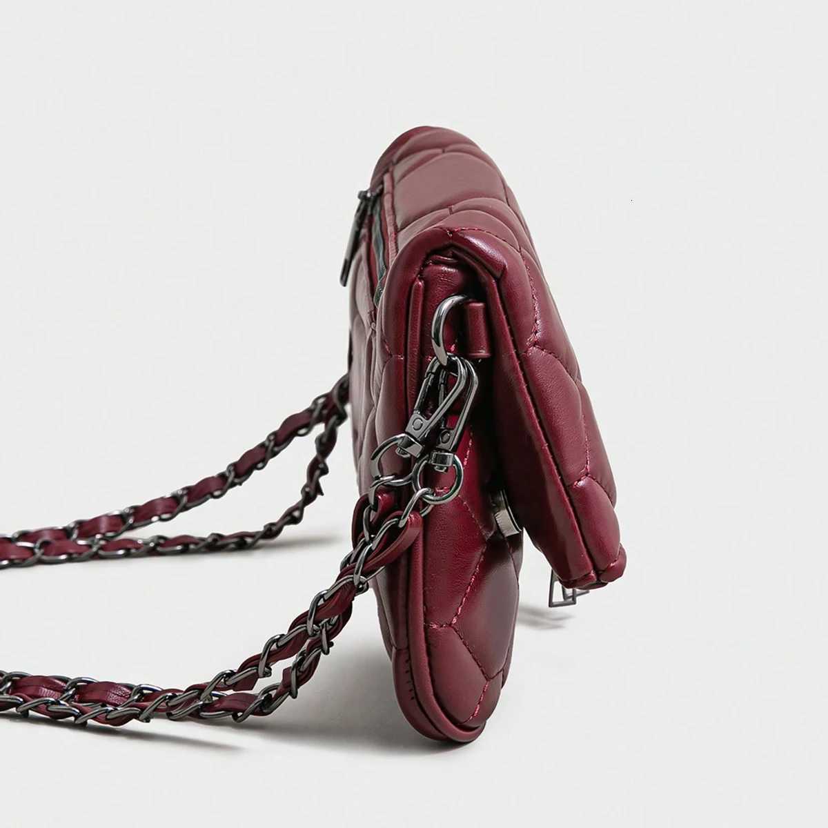 Classic fashion chain shoulder bag simple and versatile elegant messenger bag suitable for work commuting and shopping Z251018