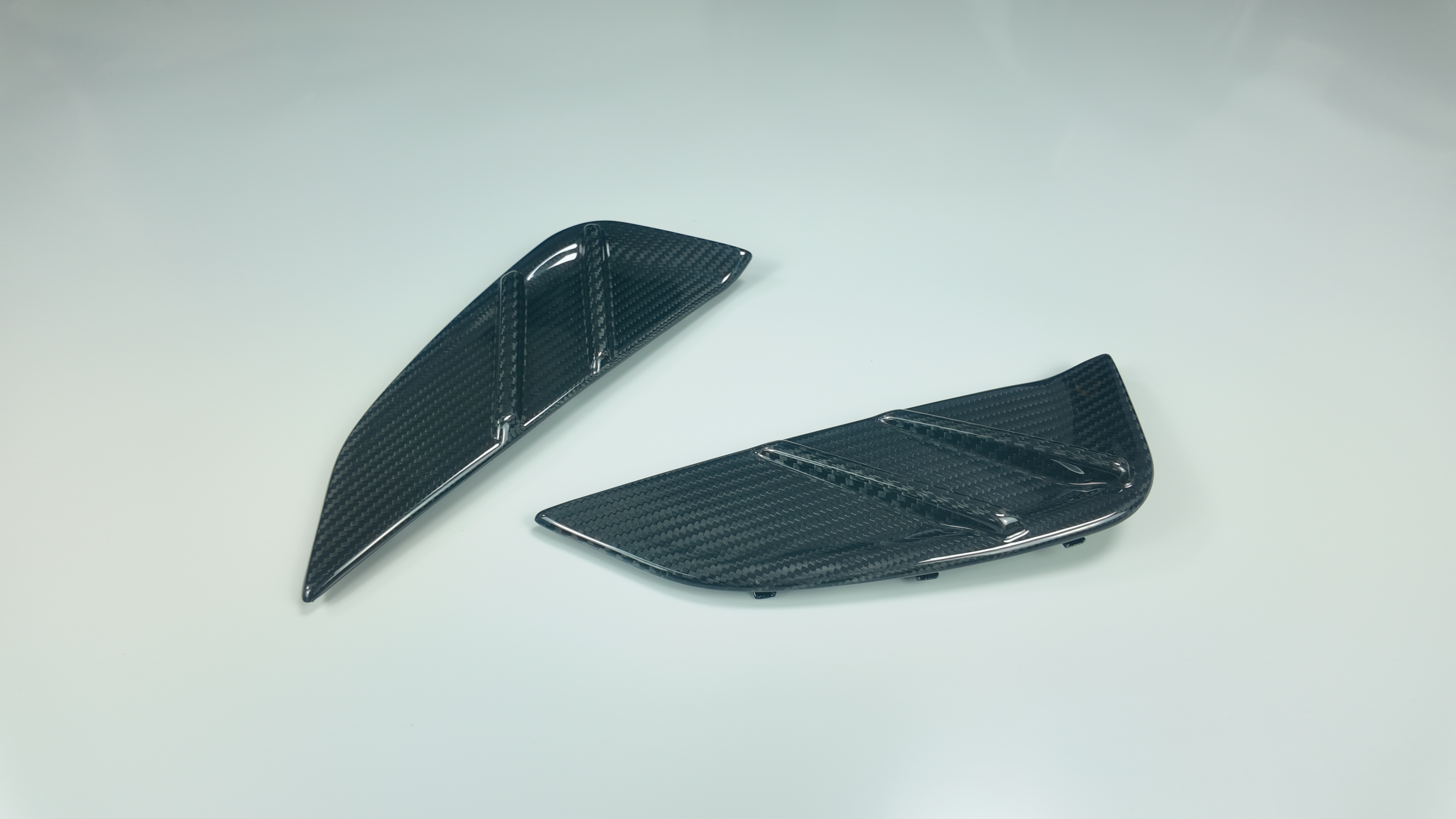 Dry Carbon Fiber Front Side Fender Fin Splitters For BMW M3 G80 M4 G82 G83 MP Style Car Fog Lamp Air Vent Cover Trim Leaf Plate