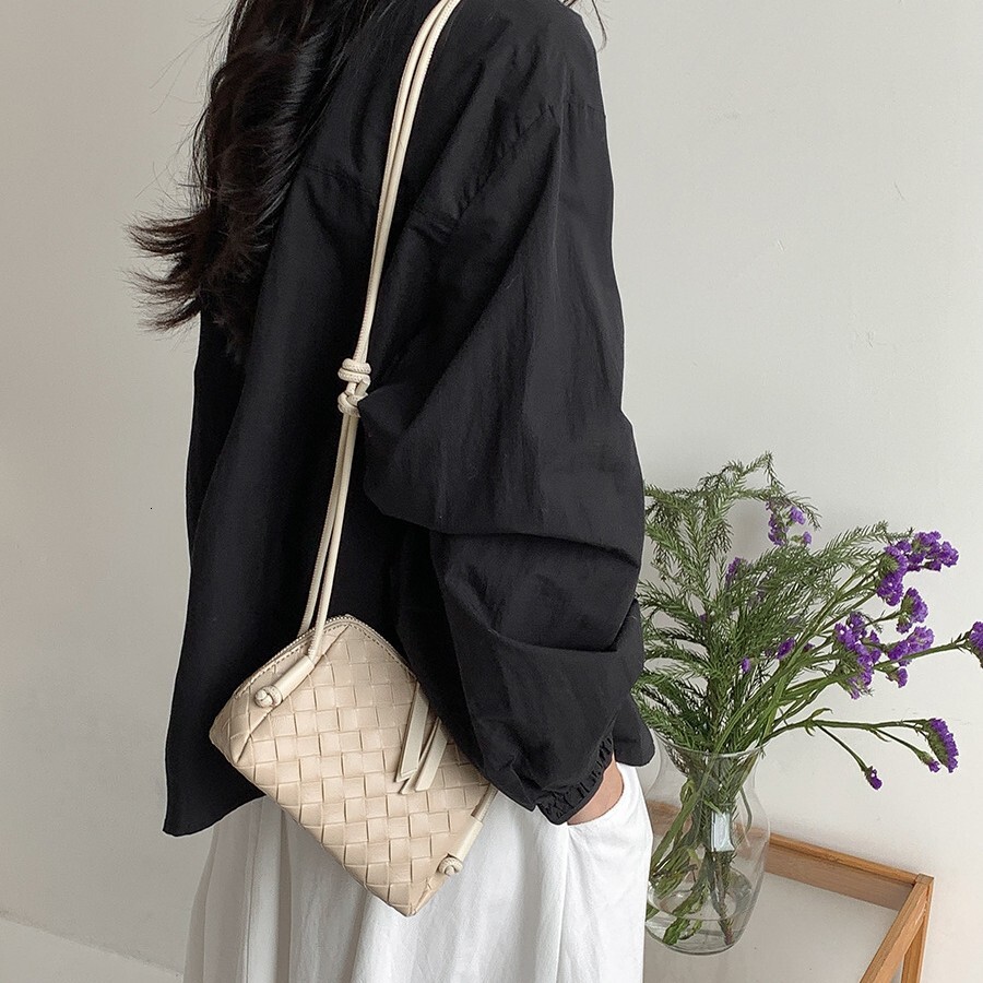 Luxury Brand Designer Bag Korean Style Fresh Niche Women's Bag 2025 Spring Summer New Soft Woven Bag Women's Single Shoulder Crossbody Shell