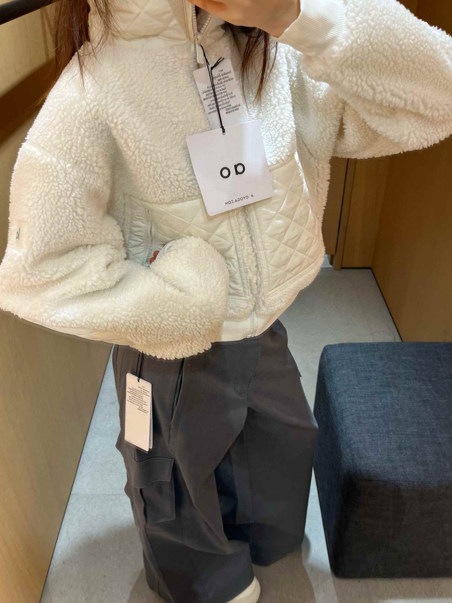 A*o Design Brand 25 Early Autumn New Style Granular Teddy Lambswool Splicing Jacket Selected environmentally friendly lambswool is elastic and not eas