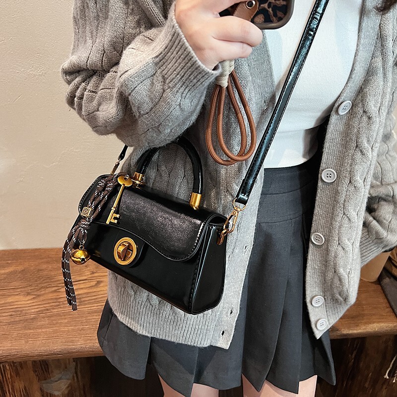 Luxury Brand Designer Bag Niche Handheld Melad Bag For Women 2022 Autumn Winter New Simple Small Square Bag Versatile Shoulder Crossbody Bag