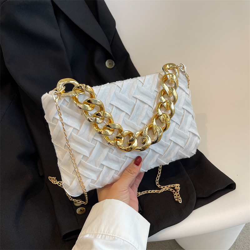 Luxury Brand Designer Bag 2022 New Simple Chain Shoulder Bag Solid Color Fashion Pleated Bubble Casual Texture Crossbody Small Square Bag