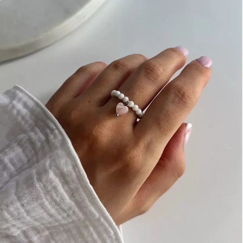 Vintage Originality String of Beads Elastic Cord Heart Shape Shell Pendant Rings for Women Elegant Round Bead Rings Jewelry Gift 251014