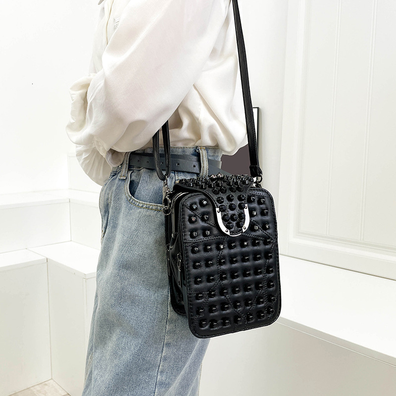 Luxury Brand Designer Bag Fashion Bag Textured Sheepskin Women's Bag 2025 Fashion Versatile Clip Bag Korean Style Trendy Rivet Single Shoulder Ba