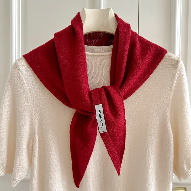 100 Wool Triangle Scarf for Women Fashion Warm Knitted Solid Color Soft Wool Triangle and Wrap Bandana Pashmina Scarves 251016