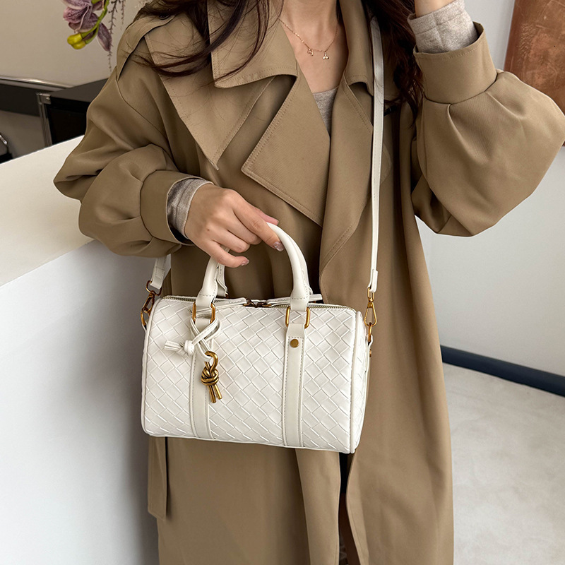 Luxury Brand Designer Bag Boston Handbag Shoulder Bag Niche Design Crossbody Bag Stylish Versatile Woven Handbag