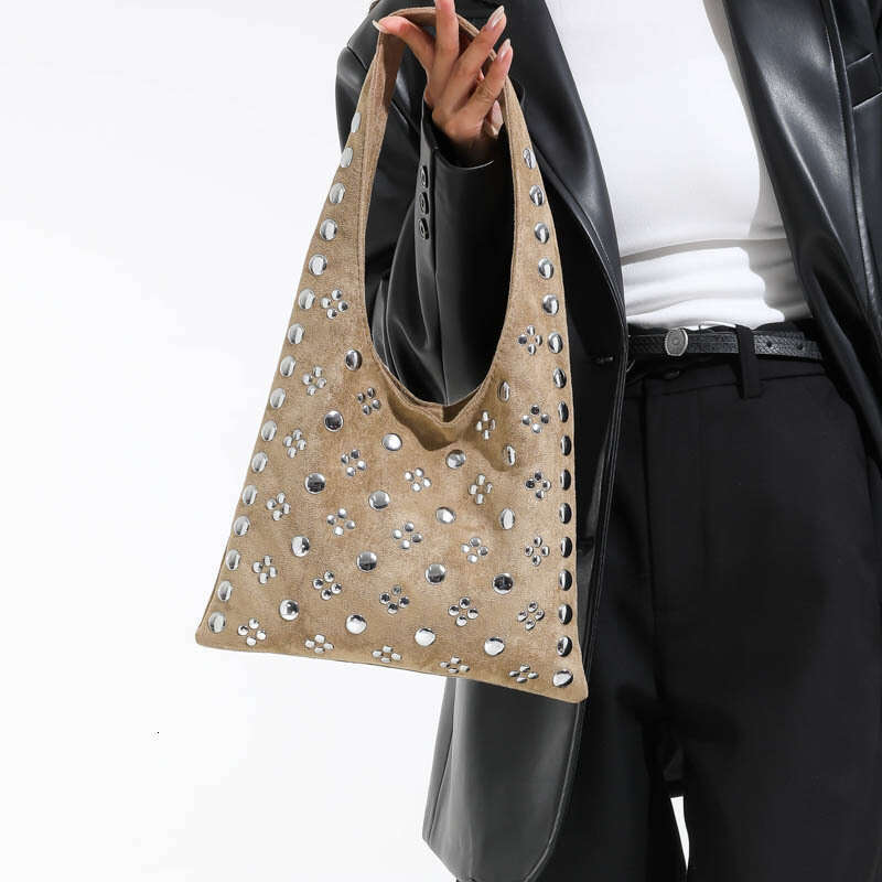 Designer Bag Luxury Bag 2025 Shoulder Bag New Trendy Motorcycle Starry Rivet Decorated Tote For Women Fashionable Versatile Large Capacity Handbag Sho