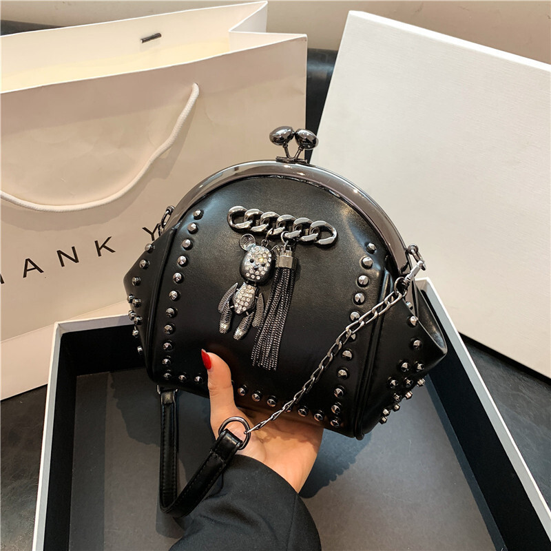 Luxury Brand Designer Bag TEMU New Fashion Rivet Bag 2025 Spring Summer Cartoon Clip Shell Bag Chain Crossbody Women's Bag