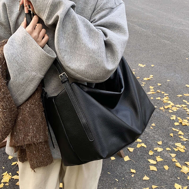 Commuting Large Capacity Designer Bags Women 2025 New Autumn Winter Single Shoulder Crossbody Fashion Handbag for Going Out to Work Tote Bag