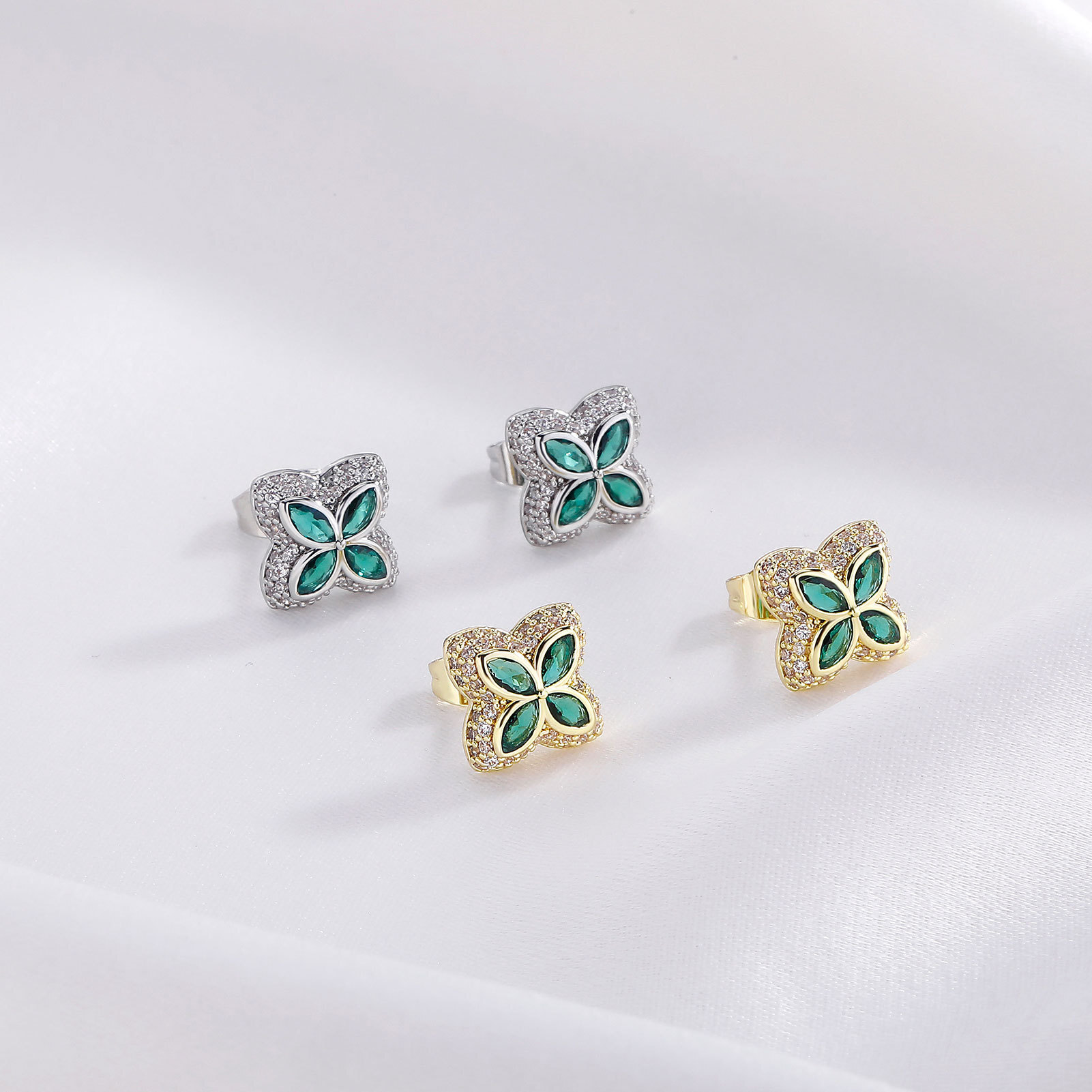 Luxury Brand Designer Jewelry Four-Leaf Clover Full Dia Pave Earrings Simple Ear Jewelry High-End Sense Personality Fashion Ear Accessories