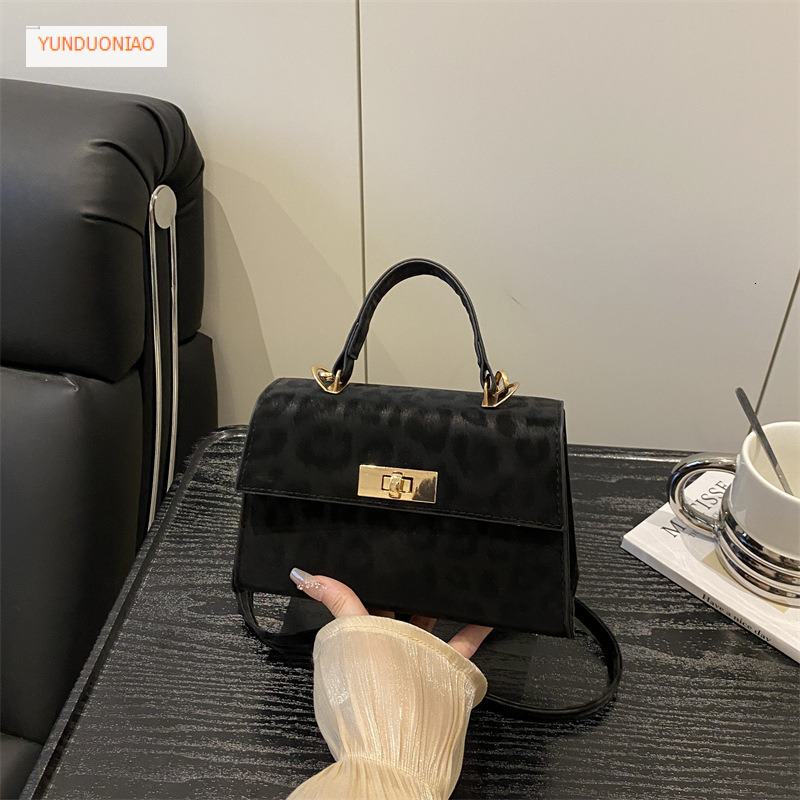 Women's Shoulder Bag 2025 Autumn/winter New Designer Bag Fashionable Retro Matte Luxury Handbag Women's Crossbody Bag