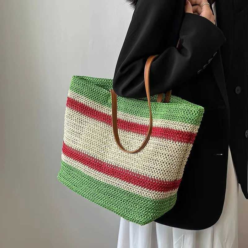 Fashionable Street Trend Woven Contrasting Stripes Beach Resort Style Straw Tote Large Capacity Womens Bag Z251018