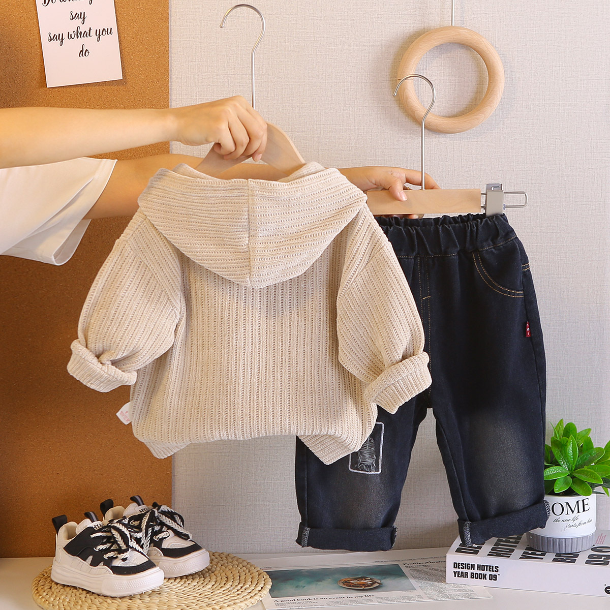 Children's clothing for boys in spring and autumn, 2025 new stylish set, baby autumn cartoon three little bear hooded set, free shipping designer