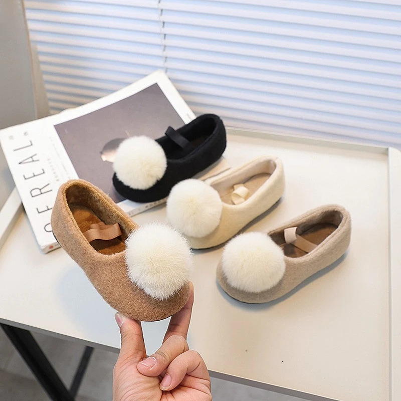 Winter Kids Causal Moccasin Girls Plush Shoes Soft Hairball Childrens Fashion Princess Flat Cotton Shoes Warm Furry Hairy 251014
