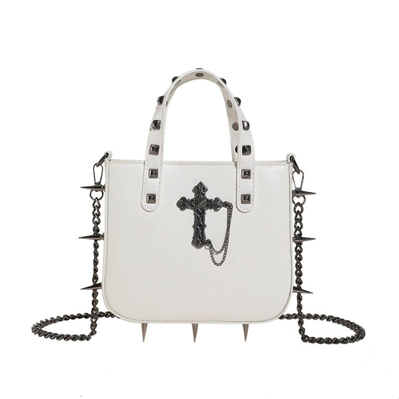 Luxury Brand Designer Bag Gothic Style Rivet Handbag For Women 2024 Winter New Motorcycle Style Skull And Crossbones Decor Crossbody Bag