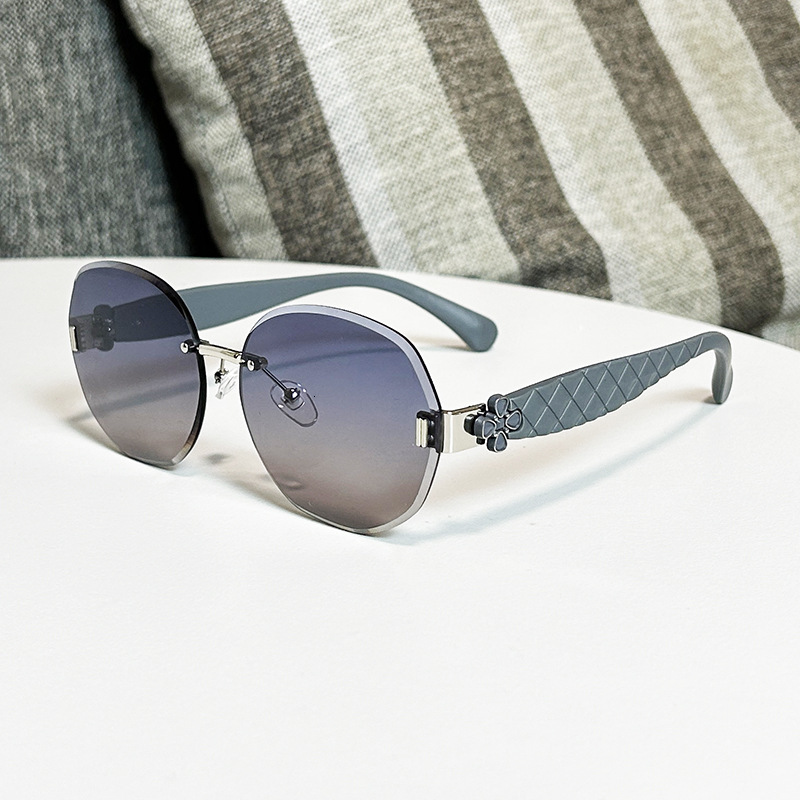 Luxury Brand Designer Jewelry Egg-Shaped Oval Rimless Glasses Wave-Shaped Four-Leaf Clover Temple Sunglasses For Women Fashionable Light Luxury Elegan