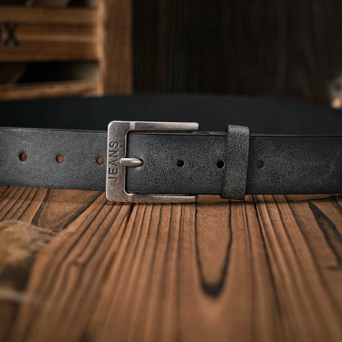 A mens and womens casual retro belt Western style PU leather belt with metal buckle suitable for daily work wear W251018