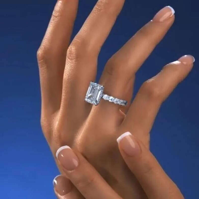 Rulalei Brand Designer Jewelry Wedding Rings Gorgeous Sterling Sier Fill Emerald Cut White Topaz CZ Dia Zircon Party Women Eternity Band Ring Gift