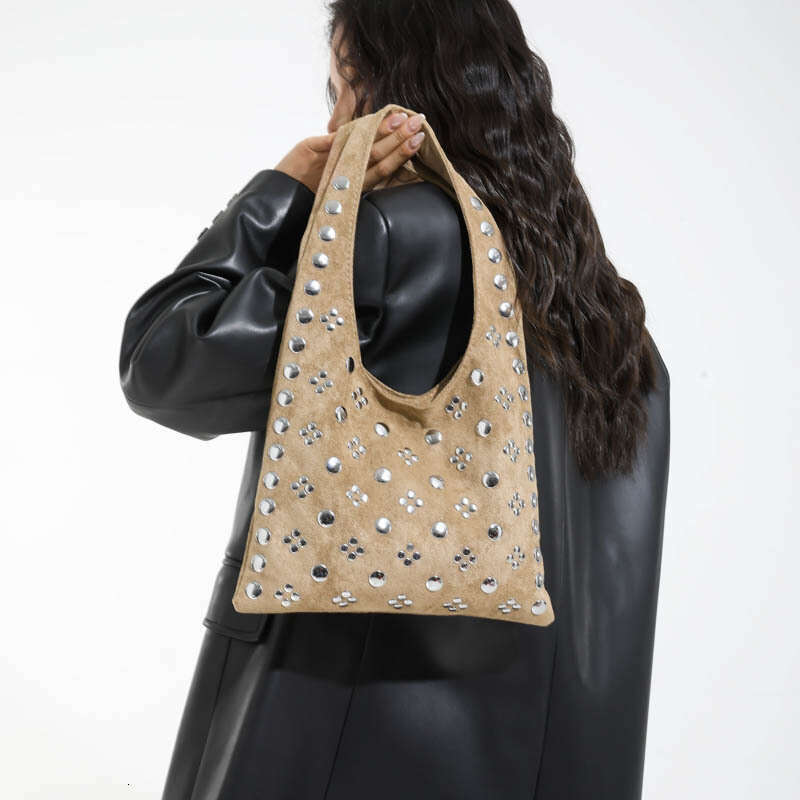 Designer Bag Luxury Bag 2025 Shoulder Bag New Trendy Motorcycle Starry Rivet Decorated Tote For Women Fashionable Versatile Large Capacity Handbag Sho