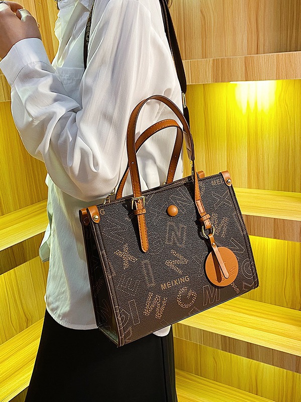 Free shipping designer Fashion Bags New high quality fashionable versatile single shoulder crossbody bag women Stylish Spiffy Attractive Modish