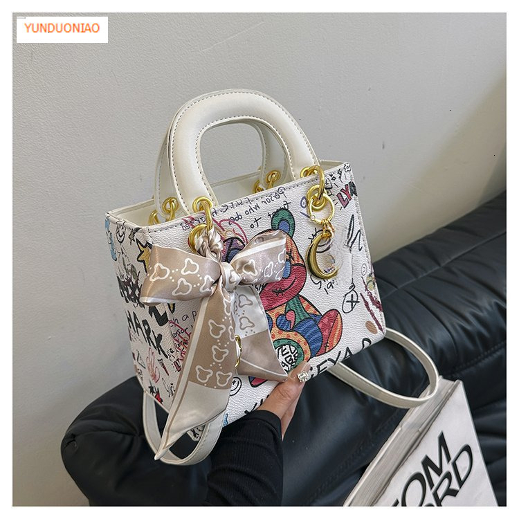 Graffiti pattern fashionable women's luxury handbag new fresh and fashionable autumn and winter designer bag trendy women's crossbody bag