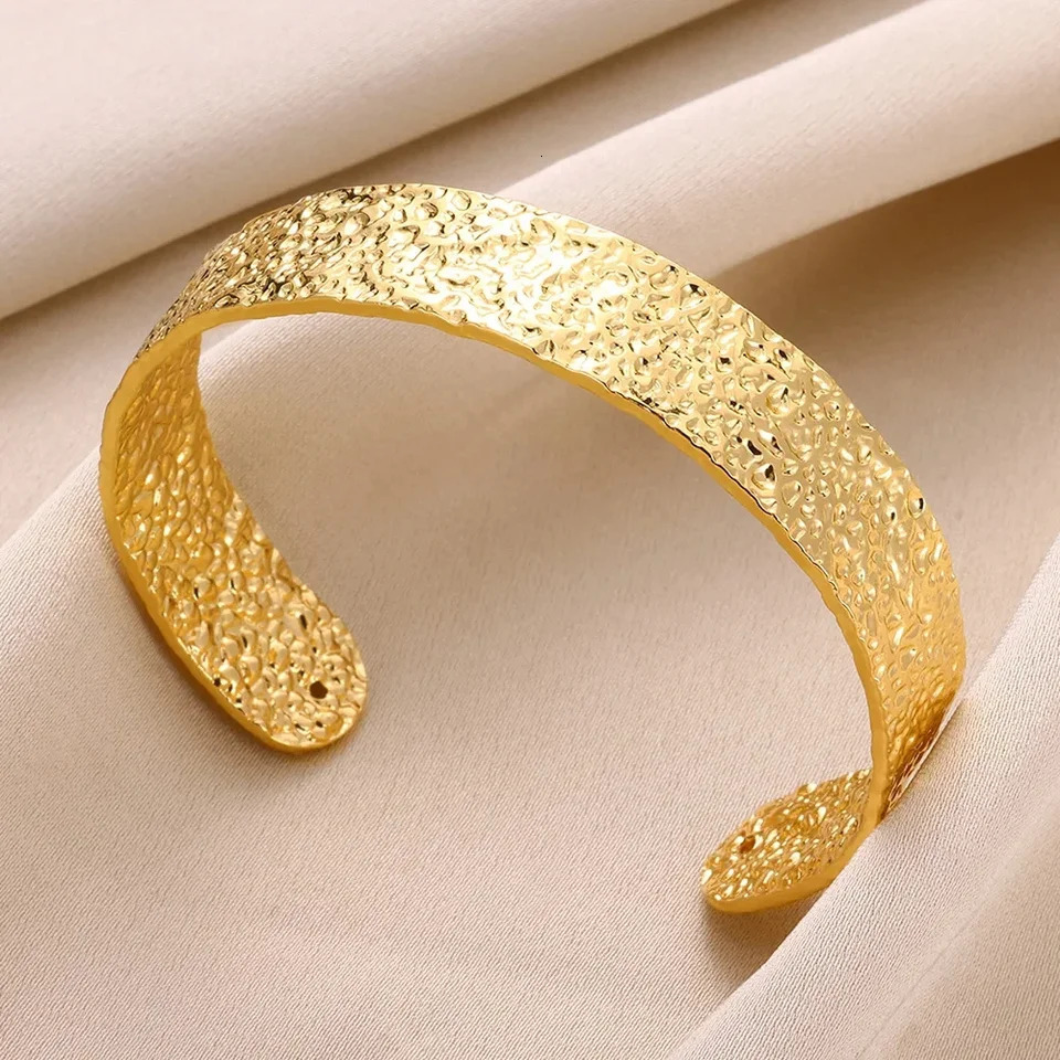 Classic Gold Color Wrinkle Texture Bangle Bracelet For Women Exquisite Cuff Bracelet Stainless Steel Hand Ornament Punk Jewelry 251014