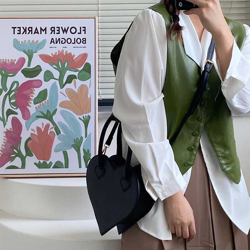 Fashion Design Womens Shoulder Bag Vintage Cool Girls Love Heart Handbags Retro Female Black Small Tote Purse Messenger Bags Z251018