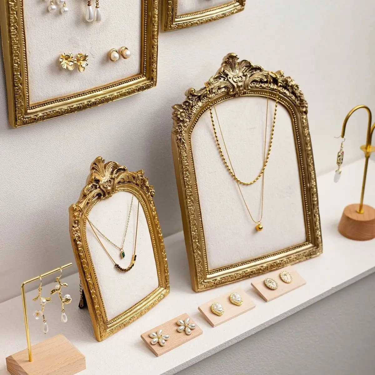 Vintage Resin Velvet Jewelry Display Stand Retro Necklace Bracelet Earring Pendant Display Props Holder Classic Jewelry Stand 251016