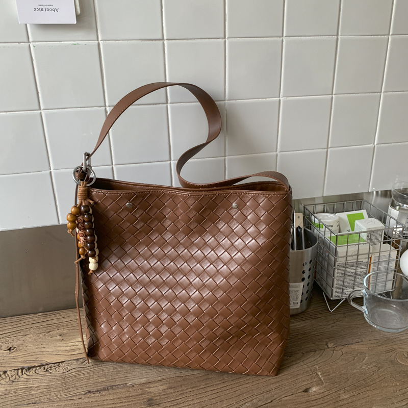 Luxury Brand Designer Bag Large Capacity Woven Pattern Tote Bag For Women 2025 New Versatile Shoulder Crossbody Bag Niche Commuter Bag