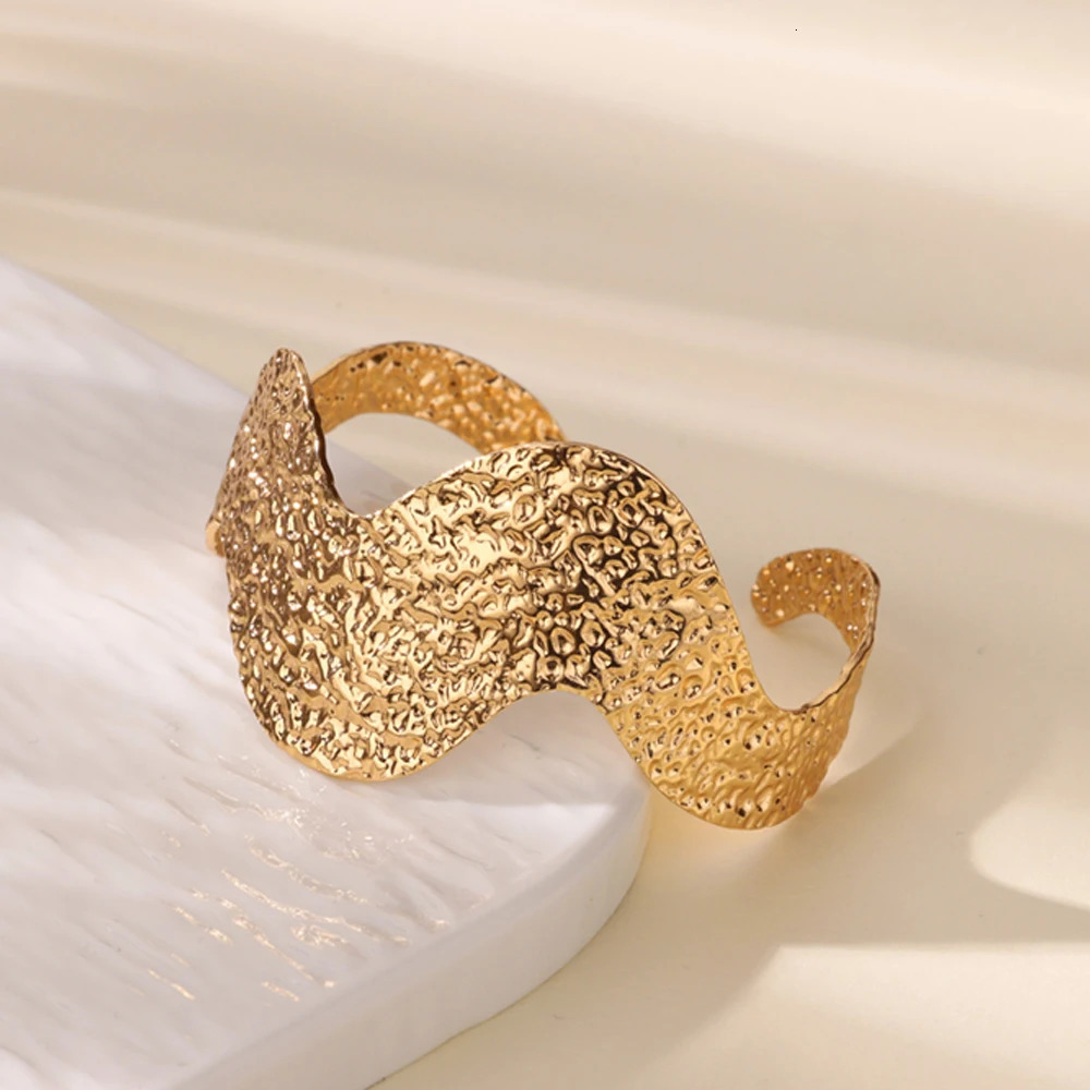 Minimalist Texture Bending Bangle For Women Stainless Steel Geometric Bangle Fashion Wedding Engagement Jewelry 251014