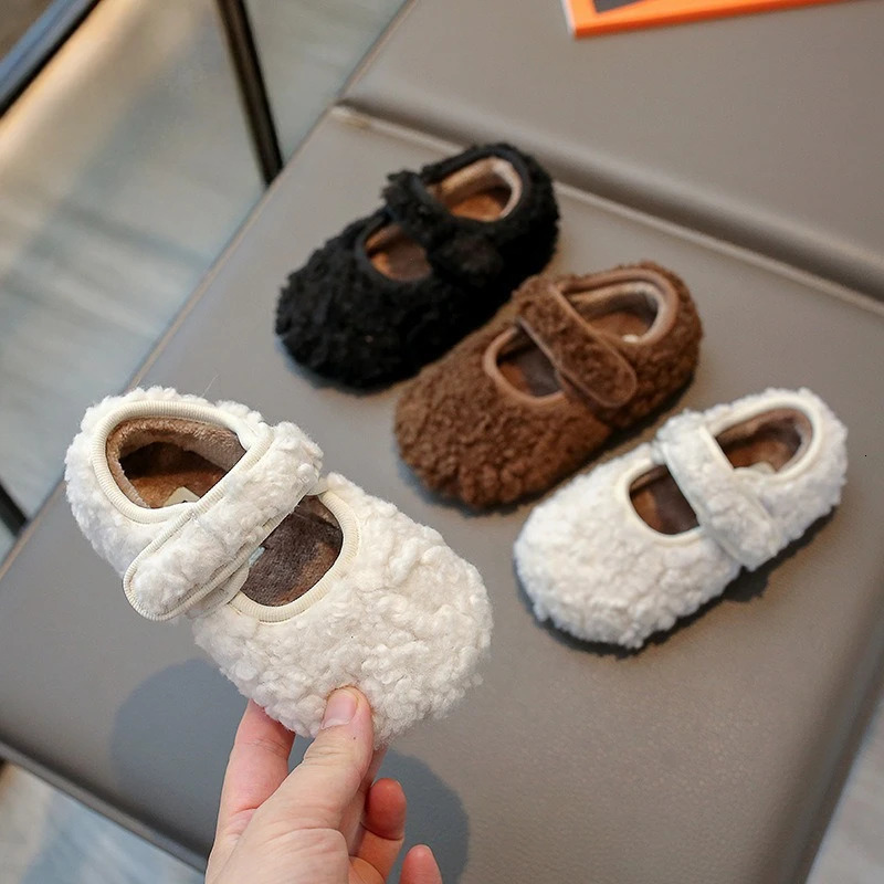 Girls Moccasins Cute Versatile Kids Flat Shoes with Fur Korean Style Winter Children Princess Shoes Solid Color Elegant 251014