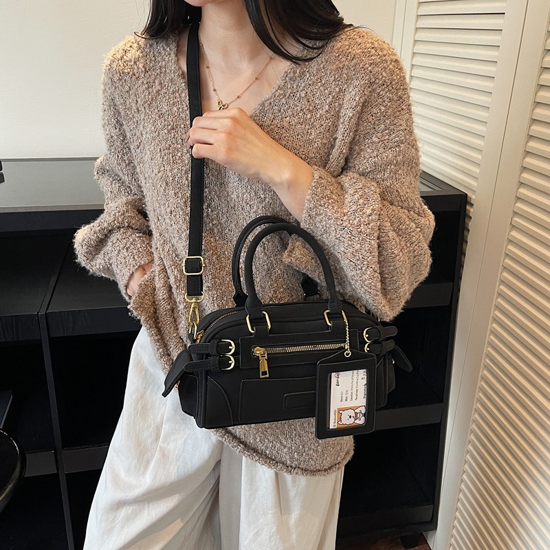 Luxury Brand Designer Bag Post-Apocalyptic Style Motorcycle Bag For Women, Autumn/Winter 2025 New Trendy Fashion Bowling Bag, Versatile Shoulder Cross