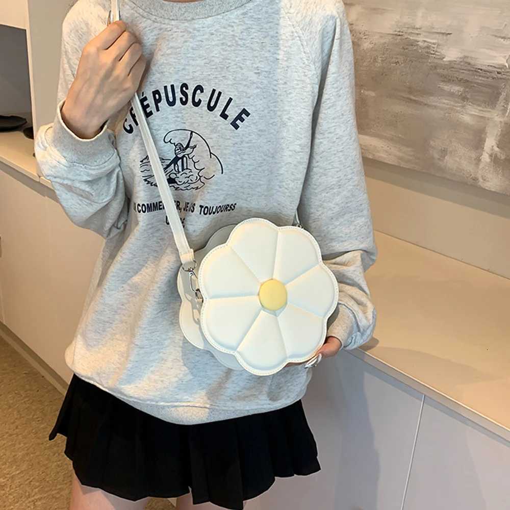 Fresh and Sweet Bag Womens New Flower Small Round Bag Popular Cute Trendy Single Shoulder Crossbody Bag Z251018