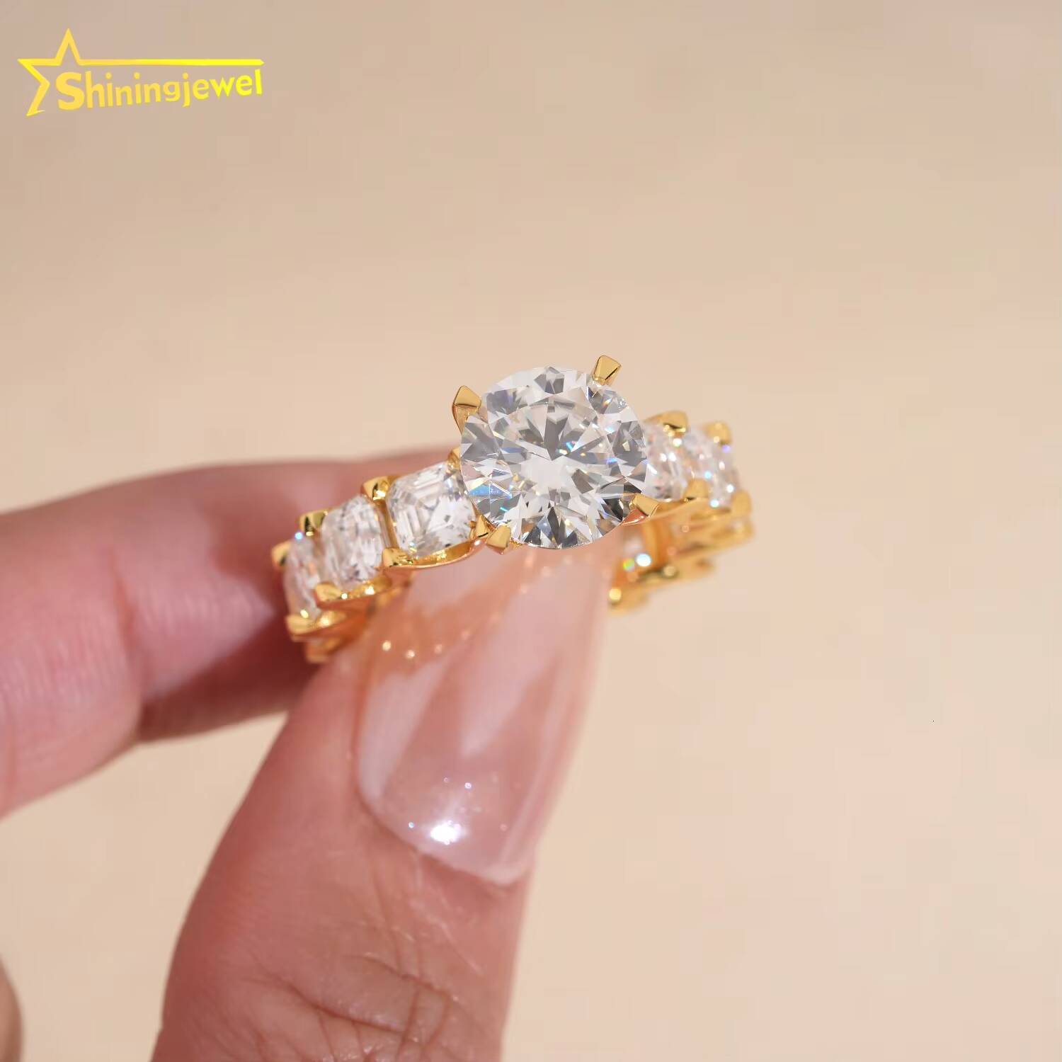 New Arrival Fully Iced Out Engagement Ring for Women 10mm Round Diamond VVS Moissanite 925 Sliver Hop Jewelry Wedding Rings