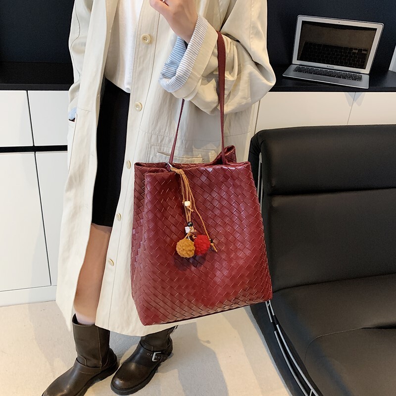 Luxury Brand Designer Bag 2025 New Niche Design Woven Shoulder Bag For Women Korean Version High-End Trendy Versatile Handbag For Women