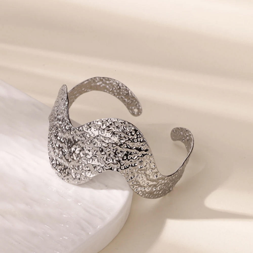 Minimalist Texture Bending Bangle For Women Stainless Steel Geometric Bangle Fashion Wedding Engagement Jewelry 251014