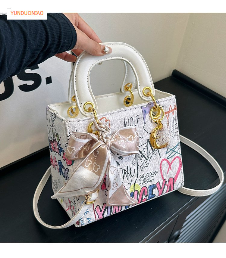 Graffiti pattern fashionable women's luxury handbag new fresh and fashionable autumn and winter designer bag trendy women's crossbody bag