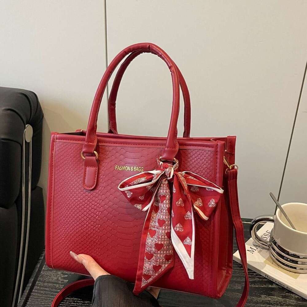 Designer Bag for Women Large Capacity Practical Women Fashion Trend Single Shoulder Crossbody Textured Handheld Commuter Tote Bag