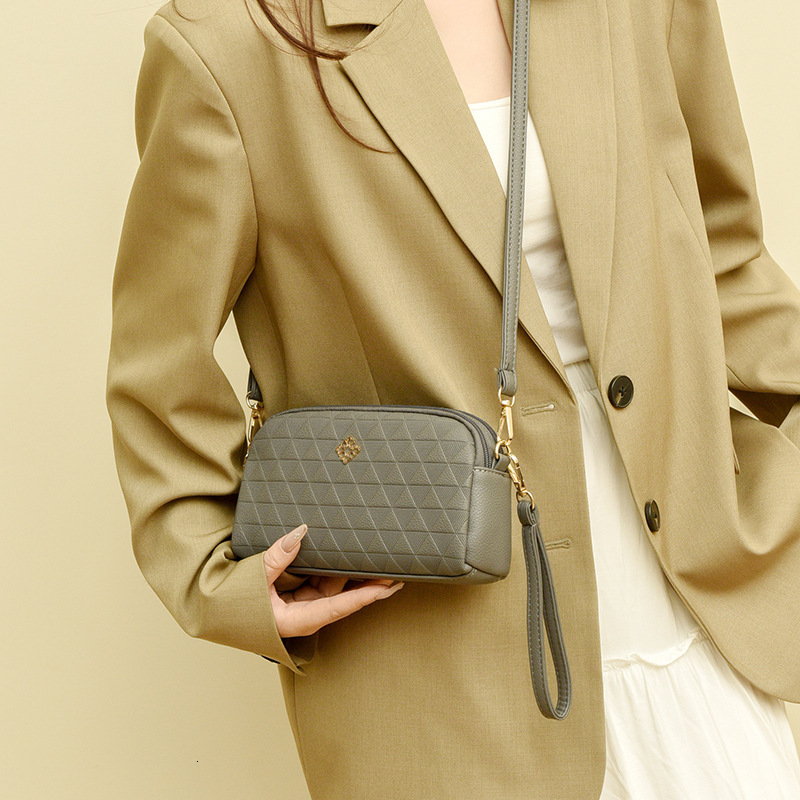 Luxury Brand Designer Bag Autumn Winter New Crossbody Shoulder Bag Fashion Quilted Women's Small Square Bag Niche Clutch Fashion Versatile