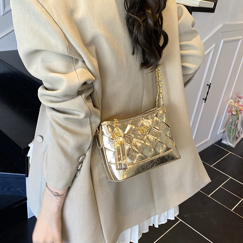 Luxury Brand Designer Bag Quilted Woven Bucket Bag 2025 New Chain Hobo Bag Crossbody Bag Women's Bag Textured Stylish Shoulder Bag