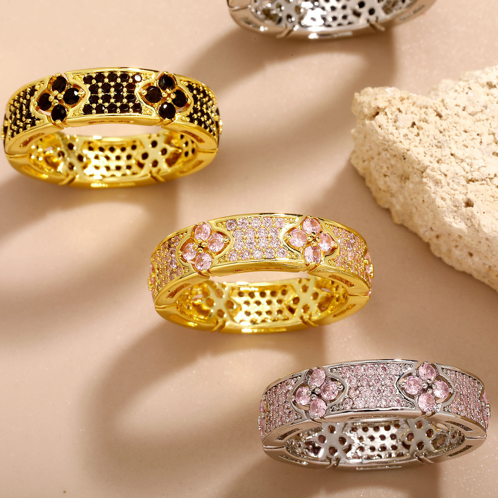 Luxury Brand Designer Jewelry Hip Hop Micro Paved Copper Zircon Ring Pink Zircon Four-Leaf Clover Personality Black Zircon Men's Ring