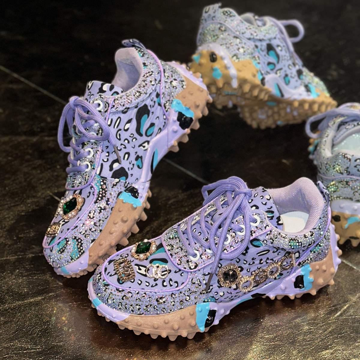 Women's Jeans Luxury Shoes Rhinestone Womens Sneaksers Diamond Breathable Metal Decorative Casual Shoes Non SlipThick Bottoms Designer Sports Sho