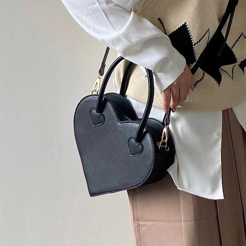 Fashion Design Womens Shoulder Bag Vintage Cool Girls Love Heart Handbags Retro Female Black Small Tote Purse Messenger Bags Z251018