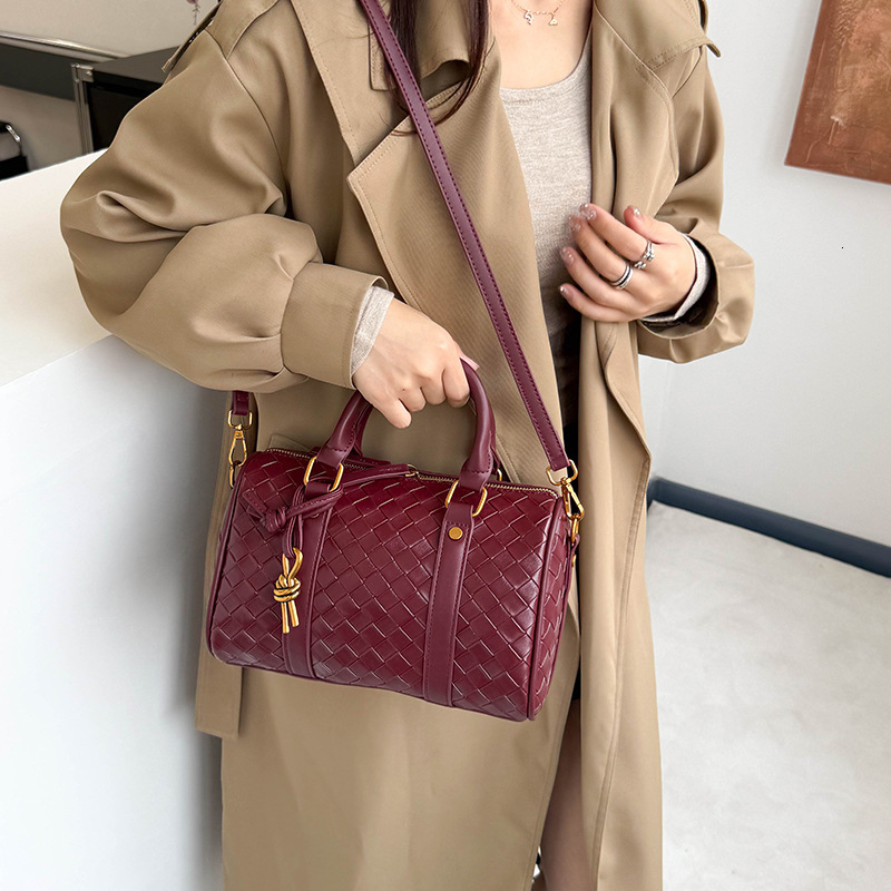 Luxury Brand Designer Bag 2025 New Stylish Versatile Classic Handbag PU Woven Crossbody Bag For Work Commute High-End Solid Color Single Shoulder