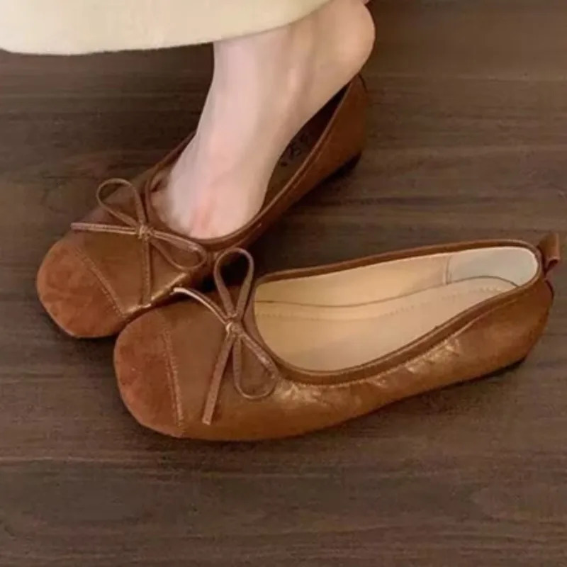 Womens Autumn Simple Solid Color Outdoor Nonslip Flat Shoes Fashion Patent Leather Casual Party Ladies Low Top Shoes 251018