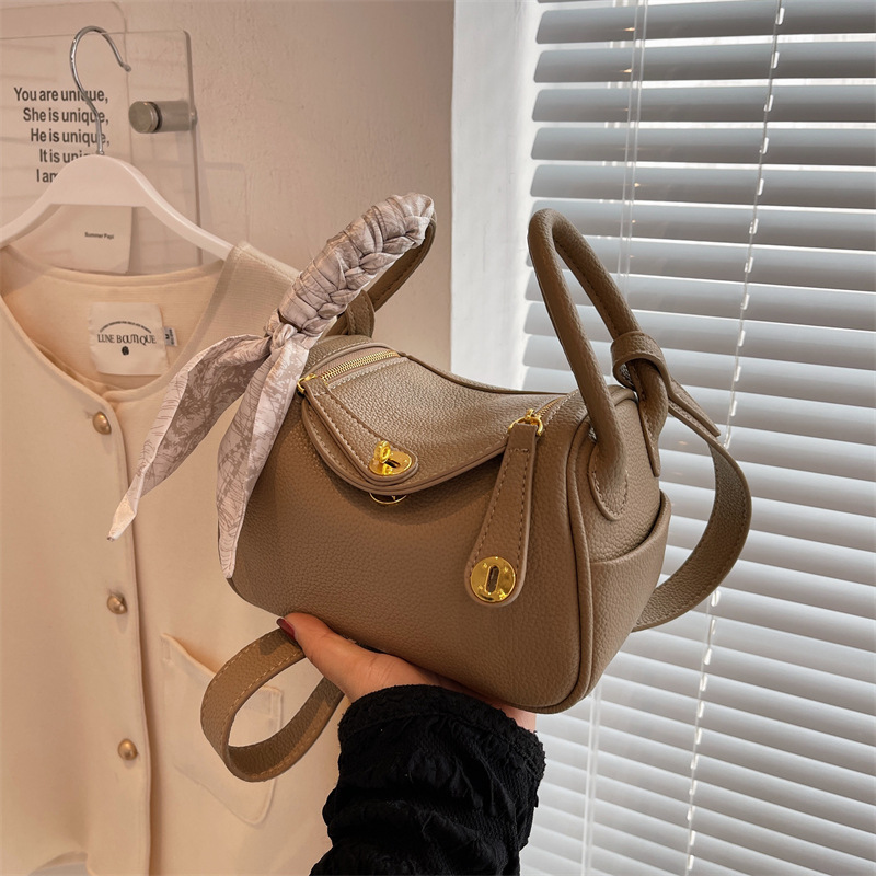 Free shipping designer Fashion Bags New high quality fashionable versatile single shoulder crossbody bag women Stylish Spiffy Practical Unique